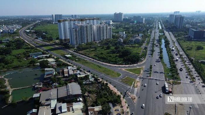 Khởi công từ cuối năm 2022, dự án mở rộng Quốc lộ 50 có chiều dài gần 7km, có điểm đầu từ nút giao Nguyễn Văn Linh (thuộc huyện Bình Chánh cũ) và điểm cuối nối tiếp với xã Cần Giuộc, tỉnh Tây Ninh.