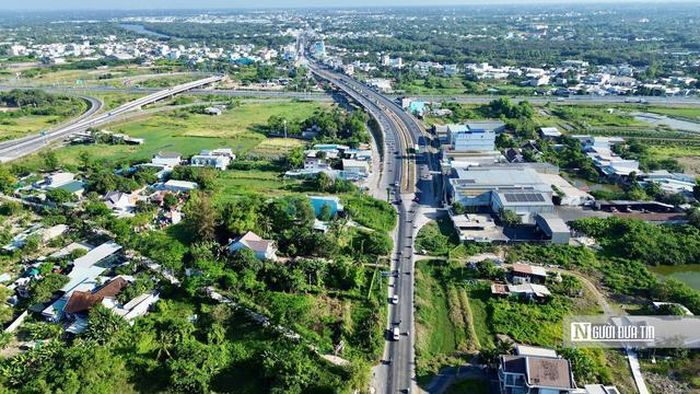 Quốc lộ 50 dài khoảng 88 km, bắt đầu từ cầu Nhị Thiên Đường (quận 8 cũ, Tp.HCM) đi qua huyện Cần Giuộc, tỉnh Long An cũ (nay là tỉnh Tây Ninh), điểm cuối tại Lộ Dừa (tỉnh Đồng Tháp). Đây là một trong hai tuyến huyết mạch (cùng với Quốc lộ 1A) nối Tp.HCM đi các tỉnh miền Tây.