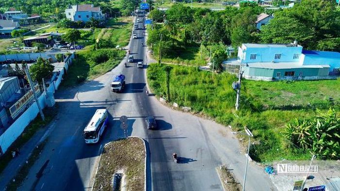 Trên tuyến hiện còn khoảng 500 m chưa thi công, khi phương tiện lưu thông qua "nút thắt cổ chai" này phải di chuyển chậm lại, có nhiều lúc xảy ra ùn ứ khi cùng lúc có nhiều phương tiện lưu thông từ hai hướng đổ về. Đại diện Ban Quản lý dự án đầu tư xây dựng các công trình giao thông Tp.HCM (Ban Giao thông) cho biết, khu vực này thuộc một dự án độc lập khác và Ban Giao thông đã lập chủ trương đầu tư, hiện đang chờ UBND Tp.HCM phê duyệt để sớm triển khai.