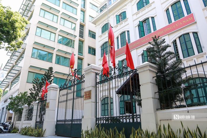 Đồng thời khẳng định mối quan hệ hữu nghị vĩ đại, đoàn kết đặc biệt và hợp tác toàn diện Việt Nam - Lào.