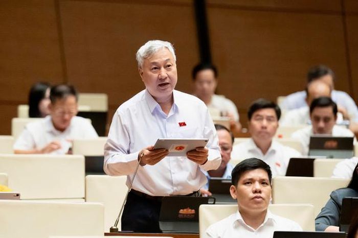 ĐBQH Trần Văn Lâm (Ảnh: Media Quốc hội).