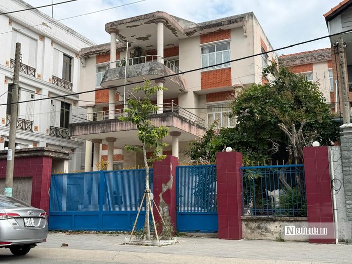 Trụ sở Ủy ban Kiểm tra tỉnh ủy Bình Dương cũ đang bị bỏ hoang.