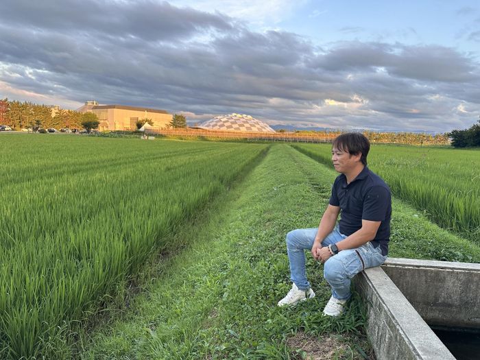 Anh Takatoshi Inoue cho rằng Aigamo Robo đã đảm nhận phần công việc vất vả nhất trong quá trình canh tác lúa là quản lý cỏ dại. Ảnh: Nguyễn Tuyến - Pv TTXVN tại Nhật Bản