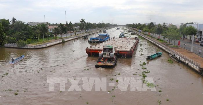 Kênh xáng Xà No – "Con đường lúa gạo” sầm uất của miền Tây với nhịp sống thương hồ tấp nập. Ảnh: Nguyễn Hằng - TTXVN