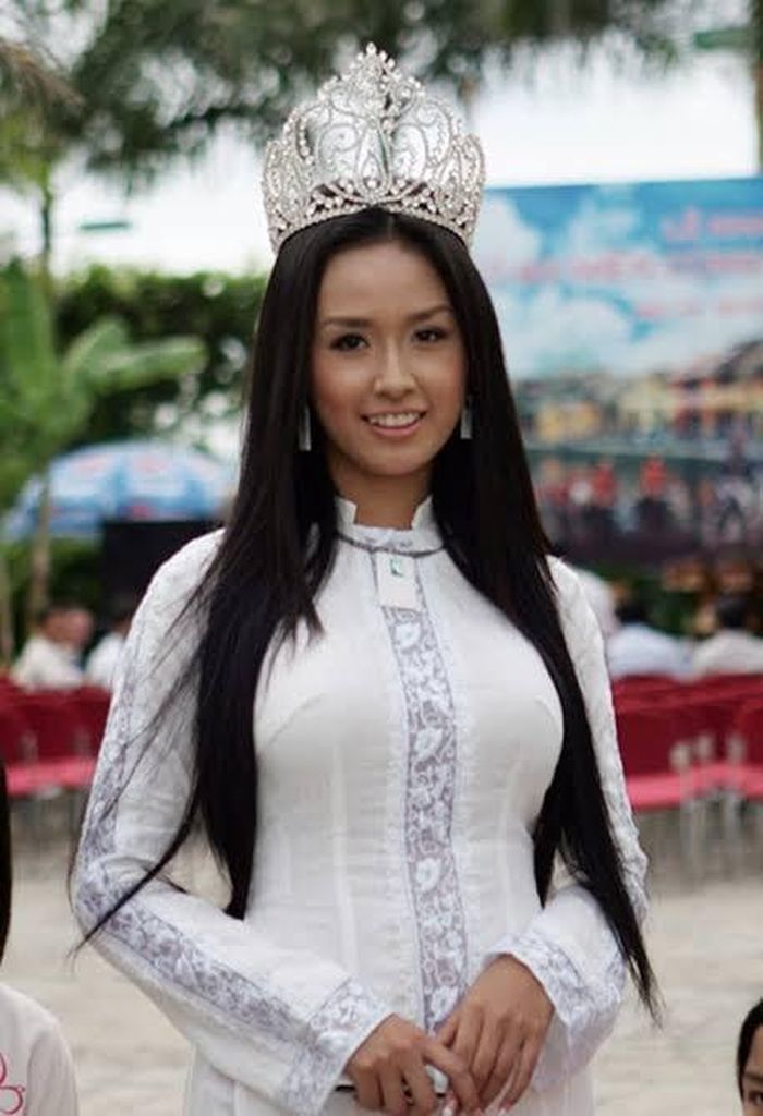 Hình ảnh thời Hoa hậu Mai Phương Thúy mới đăng quang.
