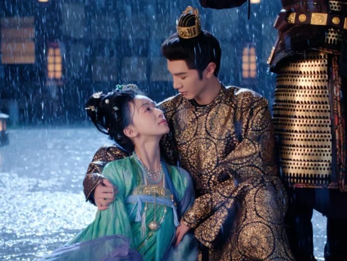 Ngay từ khi khai máy, Ngự Đình Dao đã thu hút sự quan tâm lớn. Bộ ảnh quảng bá với hai gam màu đỏ ,xanh nhanh chóng leo top tìm kiếm, nhờ tạo hình nổi bật của Ngô Cẩn Ngôn và Trần Triết Viễn. Trailer nhanh chóng vượt 2 triệu lượt xem, gây ấn tượng với những màn đấu trí yêu - hận đan xen, từ đối đầu mưu lược đến những khoảnh khắc lãng mạn dưới chung một chiếc ô.
