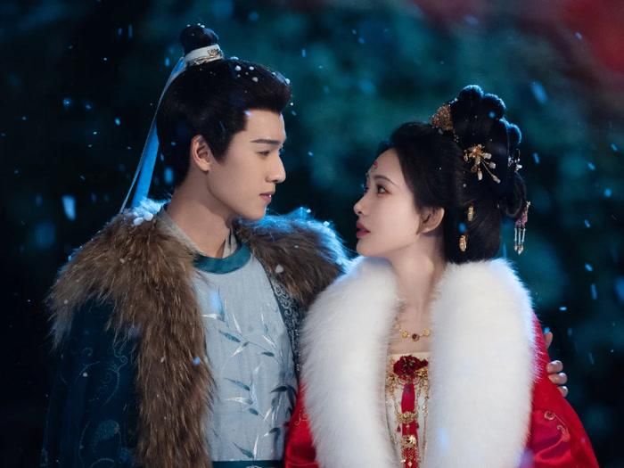 Ngay từ khi công bố, Thượng Công Chúa đã tạo hiệu ứng rất lớn. Tính đến đầu tháng 11, lượng đặt xem trước trên Tencent Video vượt 1,13 triệu, liên tục nằm trong Top 3 bảng xếp hạng phim chờ phát sóng của Datawin. Trên Weibo, chủ đề về cặp đôi "Quân Khiên Mạnh Nhiễu" đạt hàng trăm triệu lượt đọc. Những cảnh hôn như lật người hôn hay ôm vai hôn sâu, được quay trong nhiều giờ liên tục, cũng trở thành đề tài được khán giả bàn luận sôi nổi.
