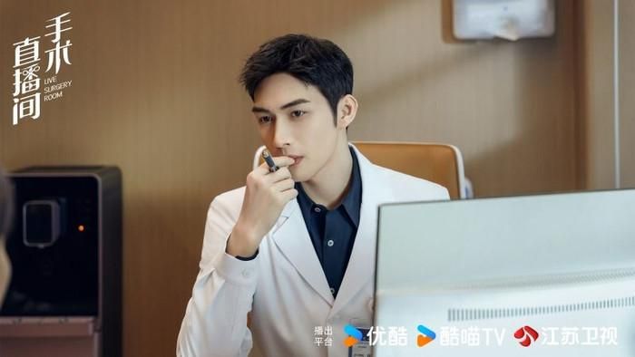 Phòng Phẫu Thuật Trực Tuyến đánh dấu lần hiếm hoi Trương Bân Bân thử sức với phim y khoa. Ảnh: Weibo