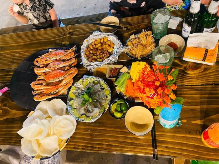 Các quán ăn địa phương cũng thường được du khách chia sẻ, giới thiệu trong các hội nhóm, giúp những địa chỉ được đánh giá tốt tiếp cận thêm nhiều khách mới