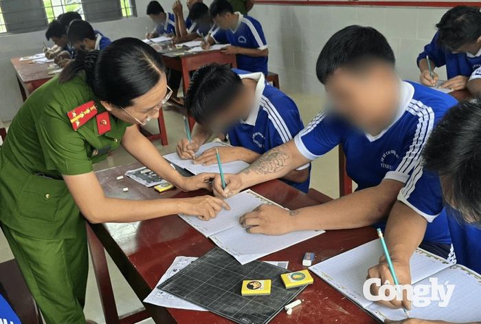 Hoạt động xóa mù chữ là một trong những việc làm có ý nghĩa thiết thực đang được triển khai tại hai Cơ sở cai nghiện ma túy tỉnh Cà Mau