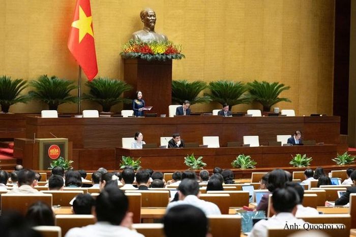 Quốc hội thảo luận tại hội trường về dự án Luật sửa đổi, bổ sung một số điều của Luật Người Việt Nam đi làm việc ở nước ngoài theo hợp đồng.