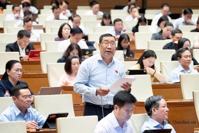 Đại biểu Thạch Phước Bình, đại biểu Quốc hội tỉnh Vĩnh Long phát biểu cho ý kiến về dự án Luật sửa đổi, bổ sung một số điều của Luật Người Việt Nam đi làm việc ở nước ngoài theo hợp đồng.