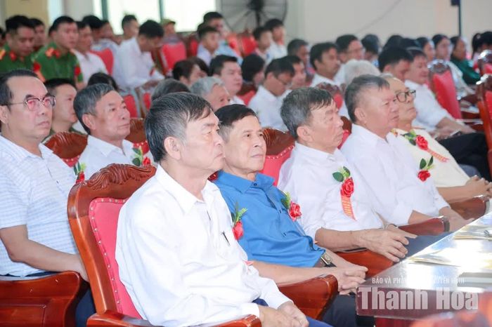 Đại biểu dự ngày hội.