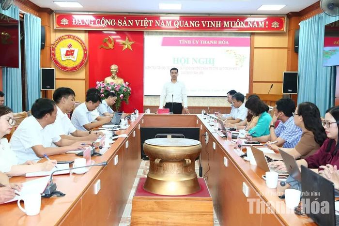 Toàn cảnh buổi làm việc.