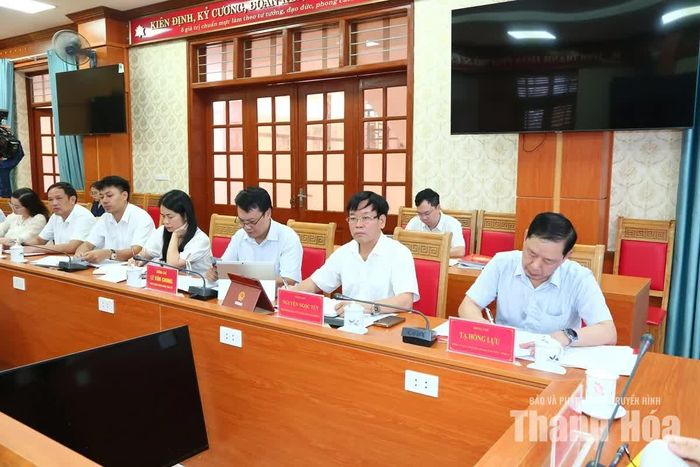 Các đại biểu dự buổi làm việc.