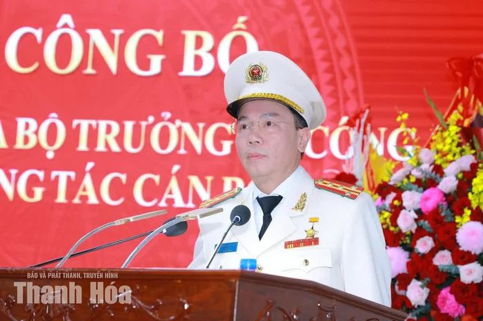 Tân Giám đốc Công an tỉnh Thanh Hóa Hoàng Quốc Việt phát biểu nhận nhiệm vụ.
