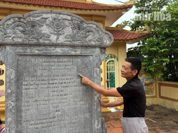 Ông Nguyễn Đình Chuyên, cháu đời thứ 8 của dòng họ, hiện là người trông coi nhà thờ Nguyễn Đình Giản.