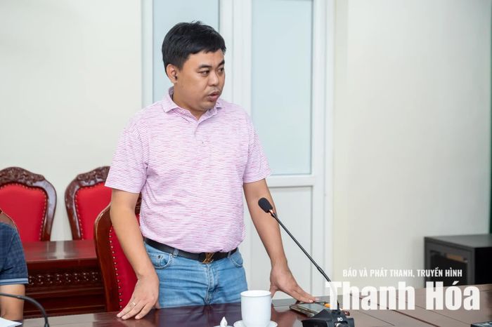 Lãnh đạo Công ty TNHH MTV Bóng đá Đông Á Thanh Hóa phát biểu tại cuộc họp.