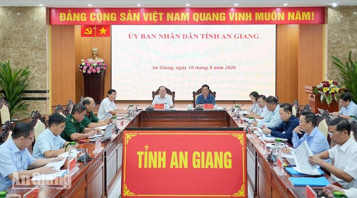 Quang cảnh cuộc họp.