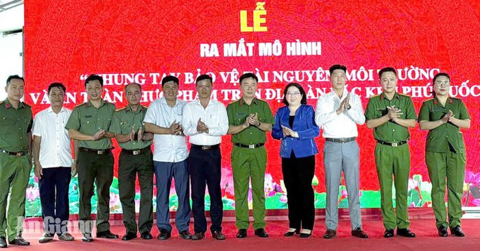 Đặc khu Phú Quốc ra mắt mô hình “Chung tay bảo vệ tài nguyên, môi trường và an toàn thực phẩm”.