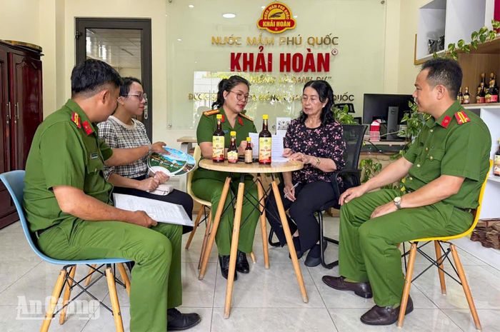 64 doanh nghiệp, cơ sở kinh doanh đã được thẩm định và ký cam kết chấp hành quy định về an toàn thực phẩm.