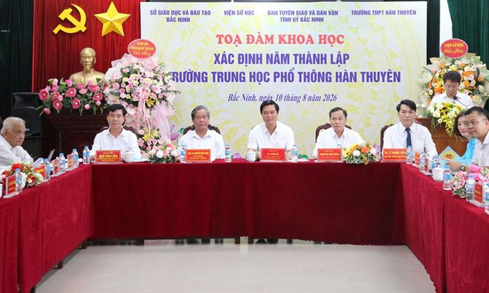  Quang cảnh buổi tọa đàm. 