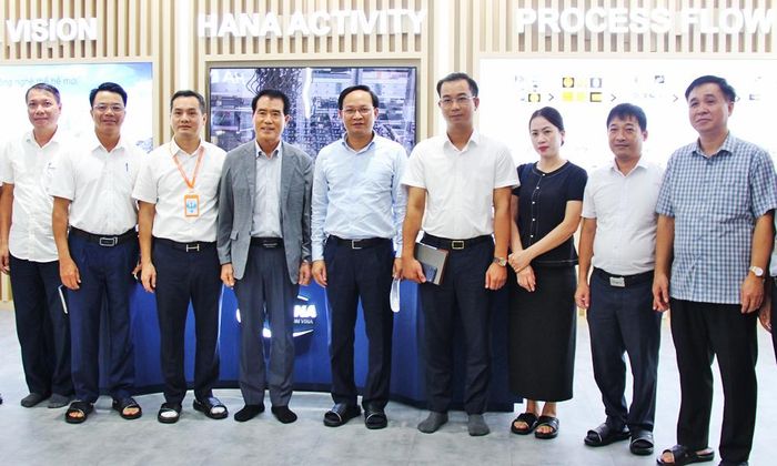 Các đại biểu tham gia buổi làm việc.