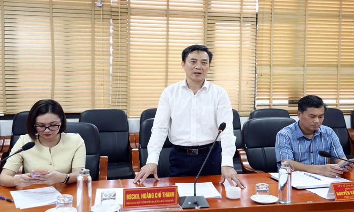  Đại diện lãnh đạo Bệnh viện Đa khoa Bắc Ninh số 1 thông tin về tình hình hoạt động của đơn vị. 