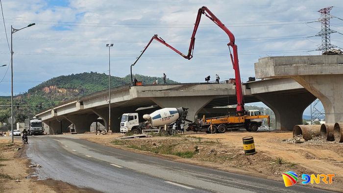 Dự án nút giao cao tốc Túy Loan với Đà Nẵng - Quảng Ngãi đang được đẩy nhanh thi công. Ảnh: THÀNH LÂN