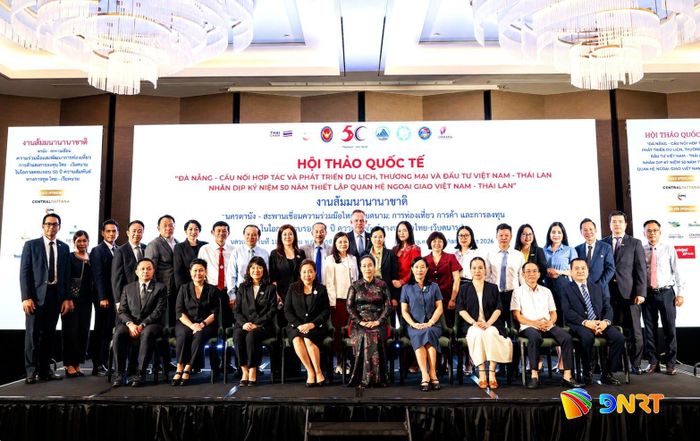 Các đại biểu chụp ảnh lưu niệm tại hội thảo. Ảnh: NGỌC HÀ