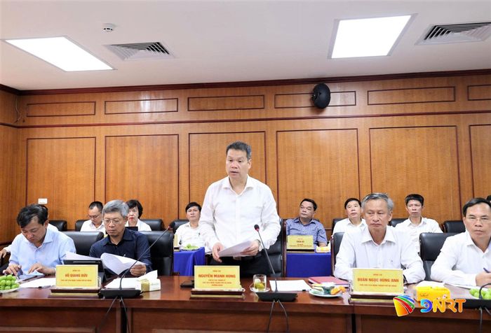 Chủ tịch UBND thành phố Nguyễn Mạnh Hùng phát biểu tại buổi làm việc. Ảnh: QUANG PHI