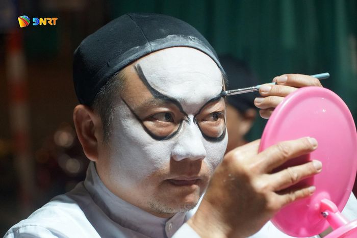 Để có được vai diễn bộ môn nghệ thuật tuồng phục vụ khán giả là một quá trình khổ luyện. Ảnh: KHUÊ TRUNG