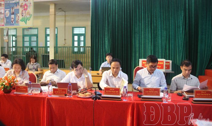 Thành viên đoàn công tác dự buổi làm việc.