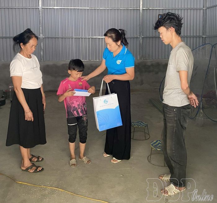 Sự chung tay của các tổ chức, đoàn thể và cá nhân tiếp thêm động lực để các em nhỏ có hoàn cảnh khó khăn vươn lên trong cuộc sống. 