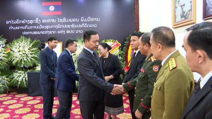 Bí thư Tỉnh ủy Trần Tiến Dũng cùng đoàn đại biểu tỉnh Điện Biên gửi lời chia buồn tới Đảng, Nhà nước, Quốc hội, Nhân dân Lào cùng gia quyến đồng chí Xaysomphone Phomvihane.