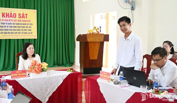 Phó Bí thư Thường trực Đảng ủy xã Nam Cát Tiên Hoàng Minh Trình phát biểu tại buổi khảo sát. Ảnh: Phạm Quang