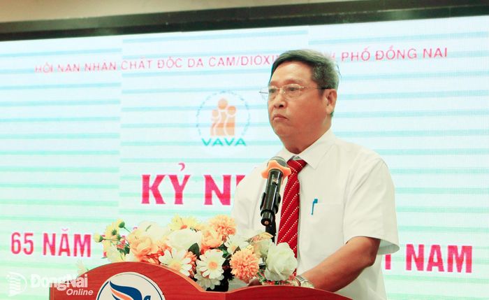 Chủ tịch Hội Nạn nhân chất độc da cam/dioxin thành phố Đồng Nai Mai Văn Nhỏ phát biểu tại lễ kỷ niệm. Ảnh: Văn Truyên