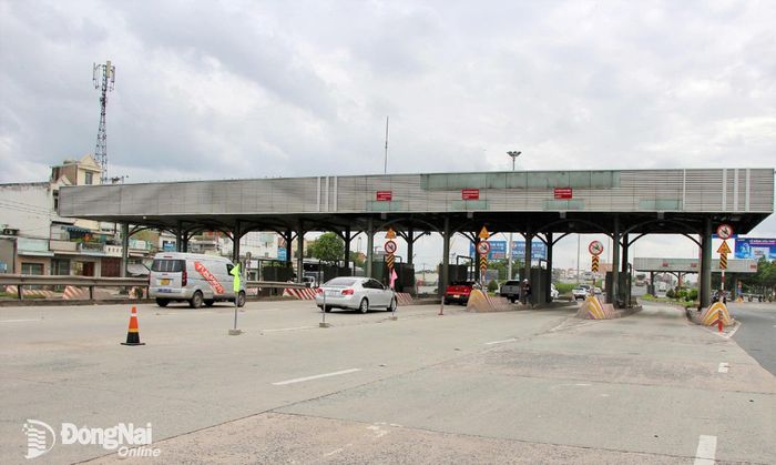 Dự kiến từ 8h ngày 11-8, nhà thầu sẽ bắt đầu thi công tháo dỡ trạm thu phí cầu Đồng Nai. Ảnh: Phạm Tùng