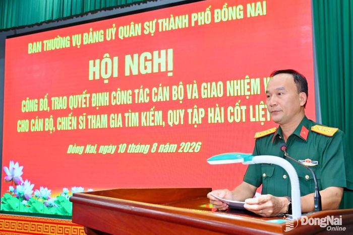 Đại tá Võ Thành Danh, Ủy viên Ban Thường vụ Thành ủy, Phó Bí thư Đảng ủy Quân sự, Chỉ huy trưởng Bộ Chỉ huy Quân sự thành phố phát biểu chỉ đạo hội nghị. Ảnh: Văn Chung