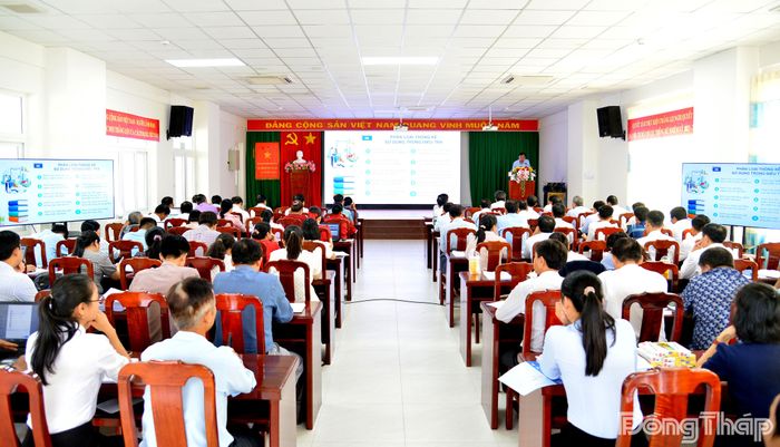 Quang cảnh tập huấn.
