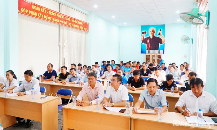 Đại biểu và học viên tham dự Lễ khai giảng lớp Đào tạo nhân viên trực hồ, cứu hộ môn Bơi, Lặn năm 2026.