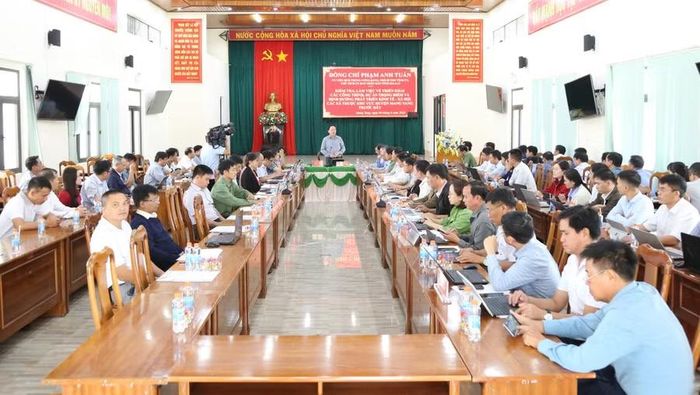  Quang cảnh buổi làm việc với lãnh đạo các xã: Mang Yang, Hra, Ayun, Lơ Pang, Kon Chiêng. Ảnh: Tiến Sỹ 