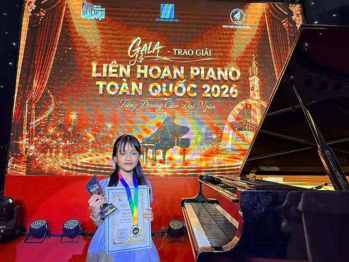 Em Nguyễn Thảo Dương lần thứ 2 liên tiếp giành huy chương vàng tại Liên hoan Piano toàn quốc. Ảnh: NVCC