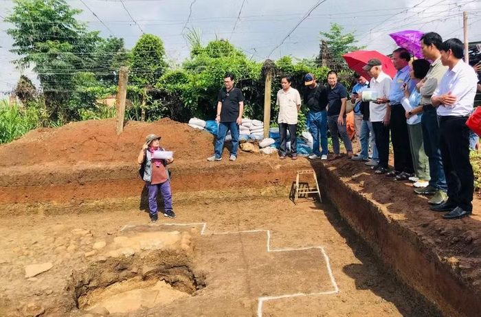 Các đợt khai quật đã phát hiện cấu trúc kho thiêng (hố thiêng) tại di tích Champa An Phú. Ảnh: H.N