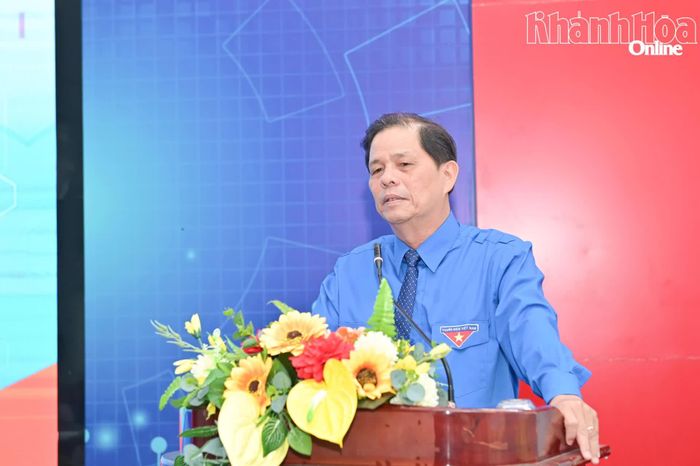 Đồng chí Nguyễn Tấn Tuân phát biểu tại buổi lễ.