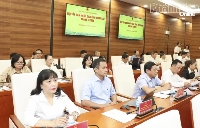 Lãnh đạo các đơn vị dự họp.