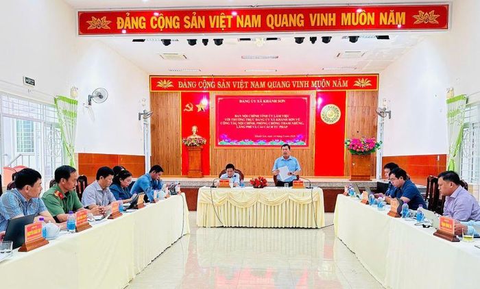 Quang cảnh buổi làm việc.