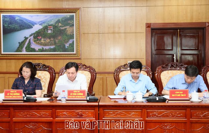 Đại biểu dự buổi làm việc. 