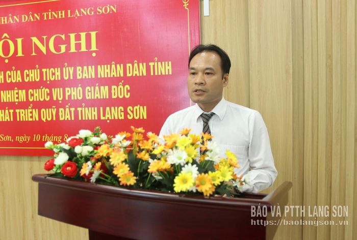 Đồng chí tân Phó Giám đốc Trung tâm Phát triển quỹ đất tỉnh phát biểu nhận nhiệm vụ