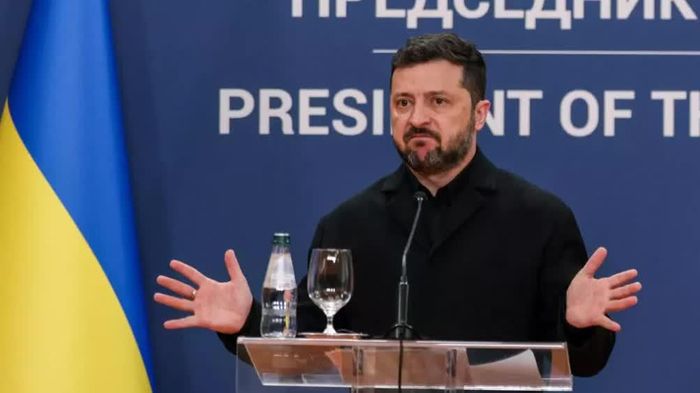 Tổng thống Ukraine Volodymir Zelensky thăm Serbia. (Ảnh: REUTERS - Marko Djurica)